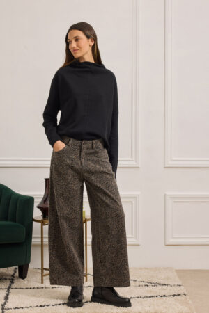 CROPPED ANIMAL PRINTED PANTS