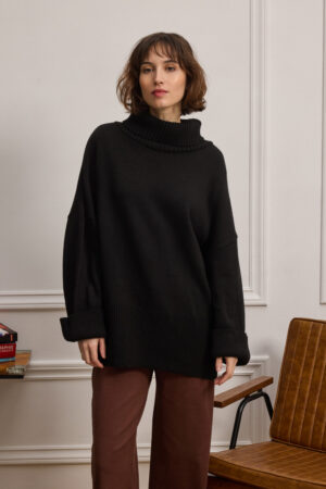 OVERSIZED BLACK SWEATER